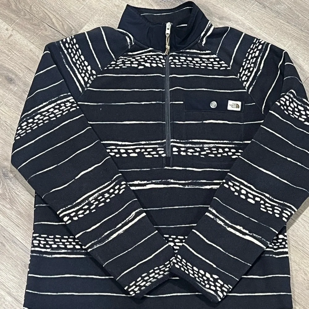 Men’s Medium The North Face Quarter Zip Navy Fisherman Naval Pattern Sweater